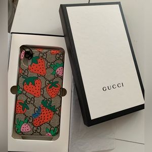 NIB NEW Authentic Gucci GG Limited Edition
Strawberry Supreme iPhone X / XS Case